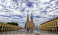 [[Basílica de Nuestra Señora de Luján]] en un día nublado.